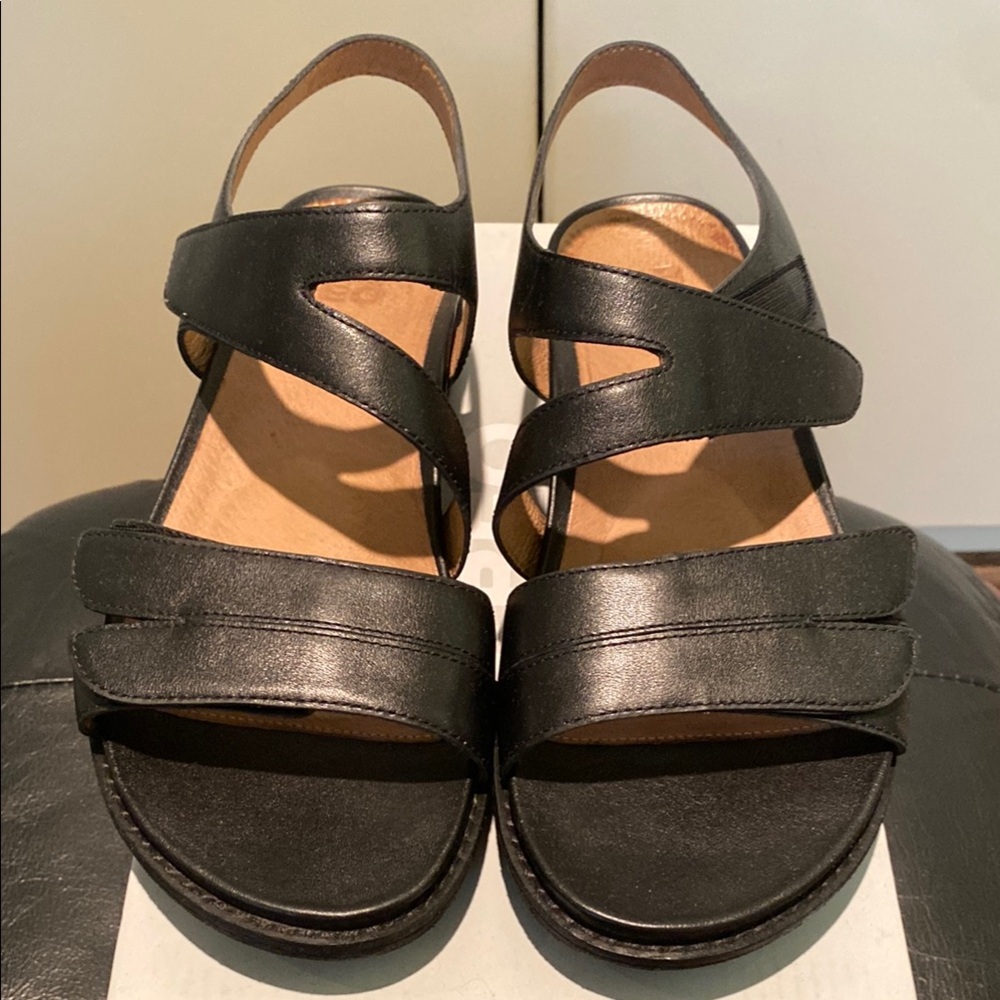 Women's Abeo Zetta Strappy Sandals 8 M Black